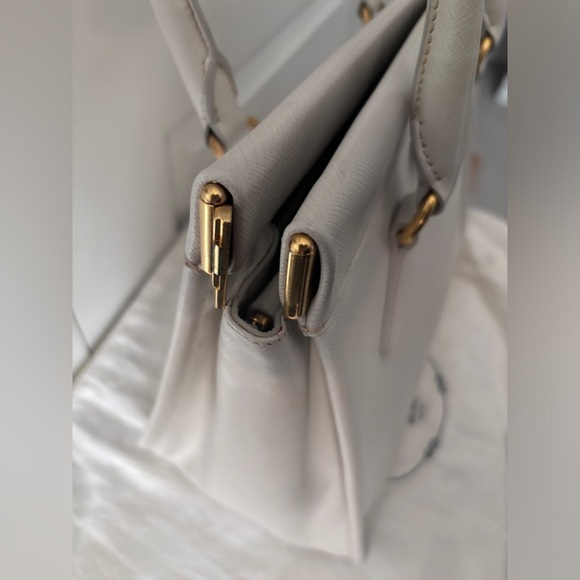 ✨ Host Pick ✨ Prada | Authentic 2012  Saffiano Lux Top Handle Tote Bag in Talco - Picture 15 of 15